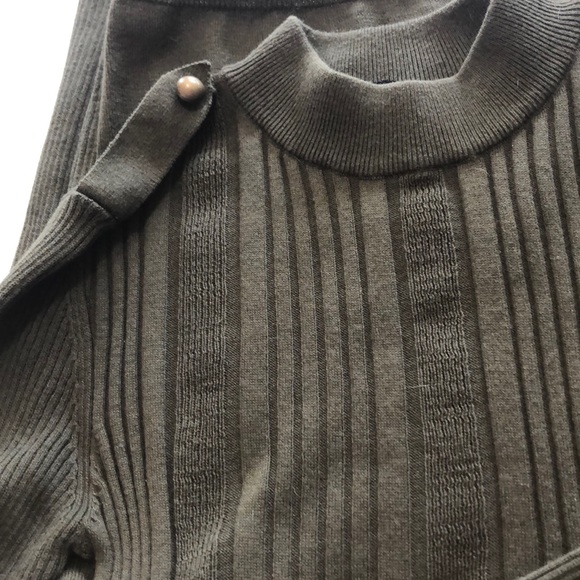 ๐ 2/$30๐ Army green ribbed sweater from H&M - Picture 8 of 9